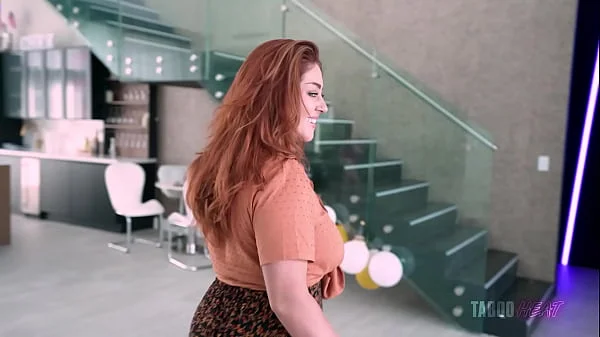 Perfect Thicc Step Daughter Distracts me with her Big Tits - Chloe Cooper