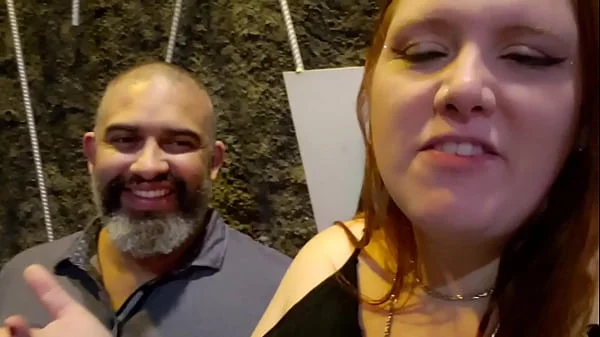 Fiz ménage na festa nudista na casa de swing