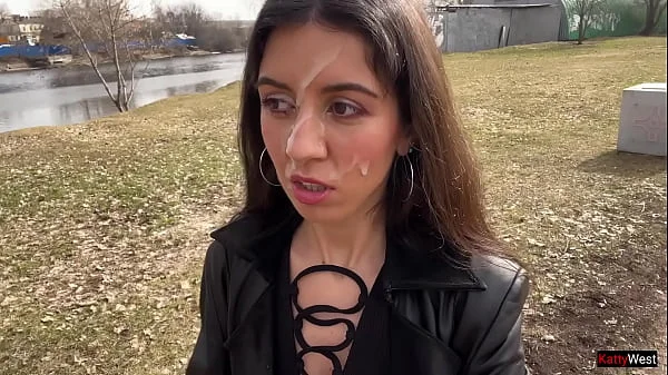 I want to walk through the park with cum on my face! Cum on my face! - Public Cumwalk