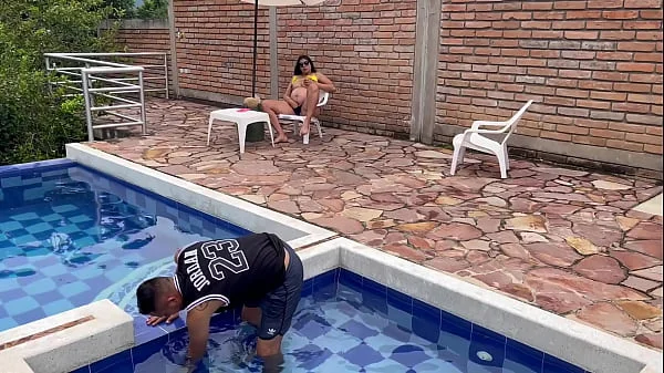 Piscinero cachondo me folla cuando mi marido no esta Part 1