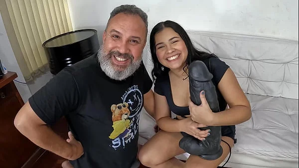 Metendo a rola na novinha sem tirar a roupa - Nicole Ventura