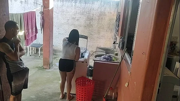 esposa saiu e a empregada não resistiu ao meu pau ereto