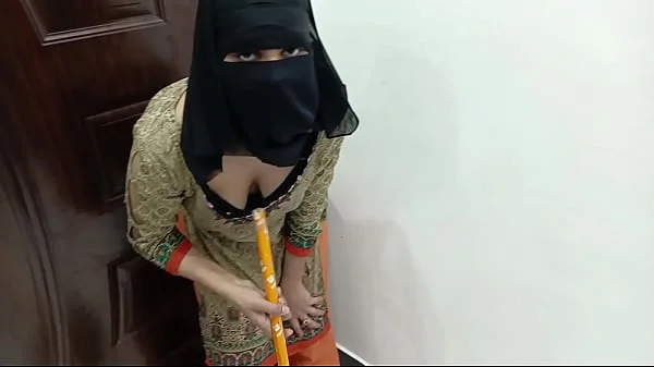 Pakistani Beautiful Maid in Hijaab Flashing Her Big Boobs Seducing Her Boss