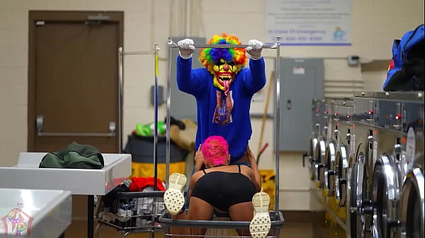 Ebony Pornstar Jasamine Banks Gets Fucked In A Busy Laundromat by Gibby The Clown