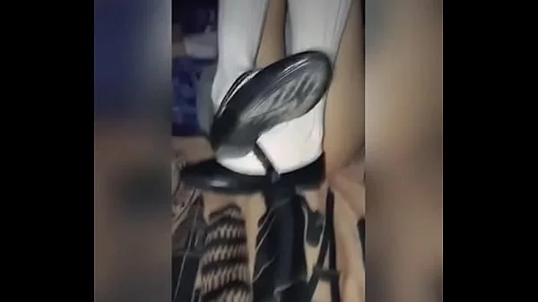 Colegiala Es Manoseada en la Noche! Se Mete a su Cuarto a Escondidas, Le Mete los Dedos Primero y Después le Chupa su Panochita con el Uniforme de la Escuela! Sexo Amateur Real! Mexicana Caliente!