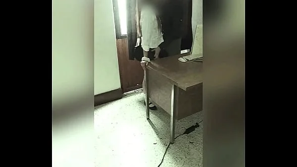 CÁMARA Graba a MAESTRO Y ALUMNA en la Oficina del Colegio! Colegiala Mexicana se DEJA FOLLAR por el PROFE por una MEJOR CALIFICACIÓN! Video Amateur Real!