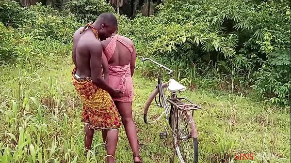 OKONKWO GAVE THE VILLAGE SLAY QUEEN A LIFT WITH HIS BICYCLE, FUCKED HER OUTDOOR