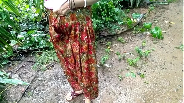 Desi Indian Bhabhi Outdoor Public Pissing Video Compilation