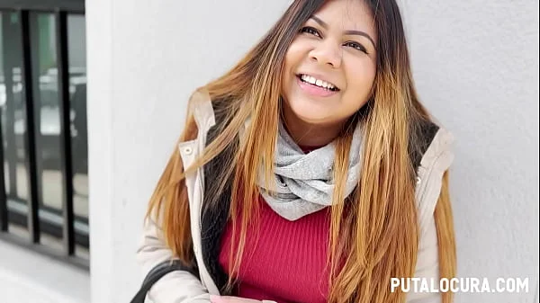 chica de El Salvador es convencida en la calle para hacer sexo