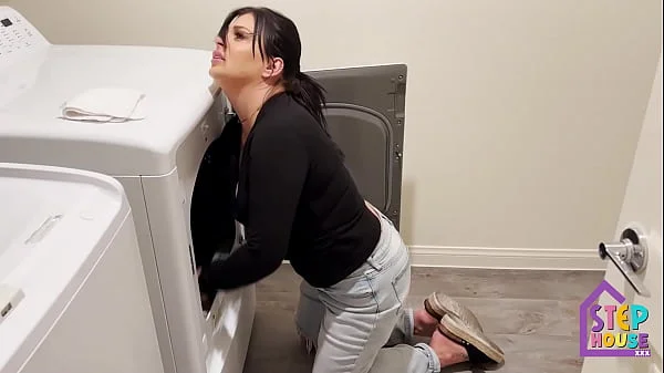 My Hot Stepmom London Rose Got Stuck in the Washer